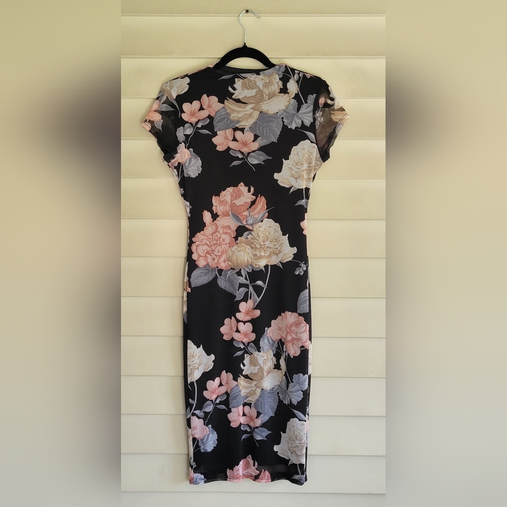 FASHION NOVA DRESS BLACK WITH FLORAL PRINT SIZE MEDIUM